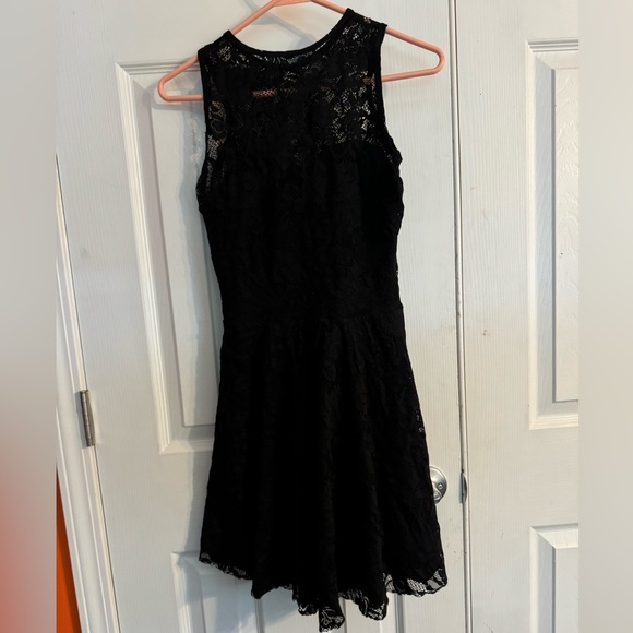 BLACK LACE SKATER DRESS - Picture 5 of 10